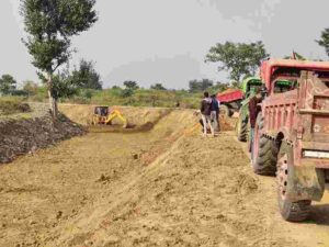 नहर की खुदाई कार्य जारी